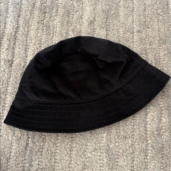 Black Velvet Alo Bucket Hat - Picture 4 of 4